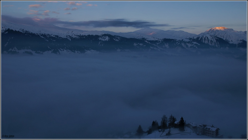 nur_noch_die_Spitze_ist_im_licht.jpg