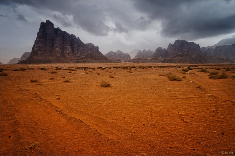 Wadi-Rum-Wolken-Sand-Weg.jpg