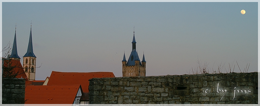 Stadtkirche blTurm Mauer Mond